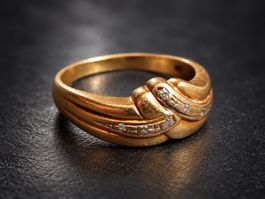 Bague en or 18K avec 6 petits diamants – 4,42 g – taille 57