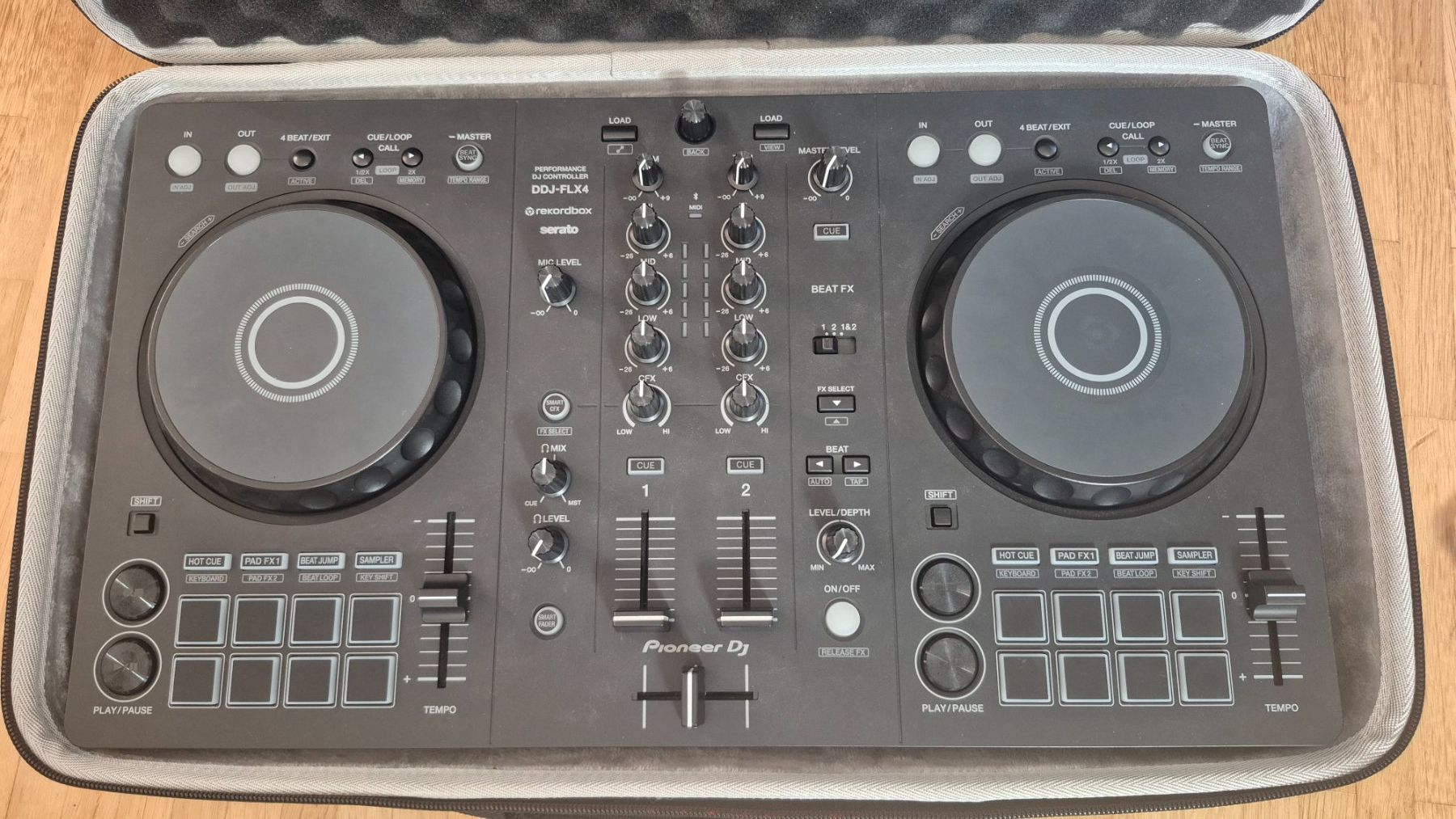 Pioneer Console di mixaggio: DDJ-FX4 + housse – Usato da Pringy venduto da sigfriedhandschin 1