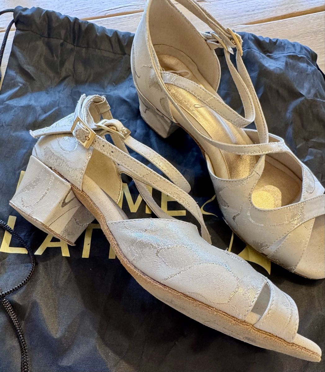 Scarpe da donna: Tanzschuhe gr. 37, Neuwertig – Nuovo (secondo la descrizione) da Ormalingen venduto da Anja5 2