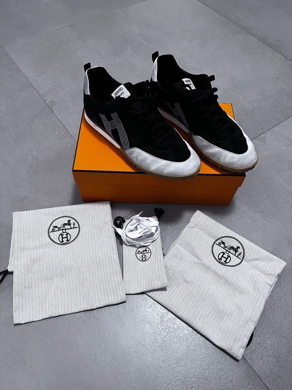 Hermès Scarpe da uomo: Shoes sneakers Hermès – Usato da Vezia venduto da van_y82v
