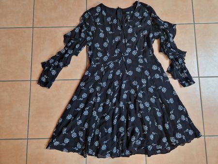 Hallhuber Kleid Rüschen 42