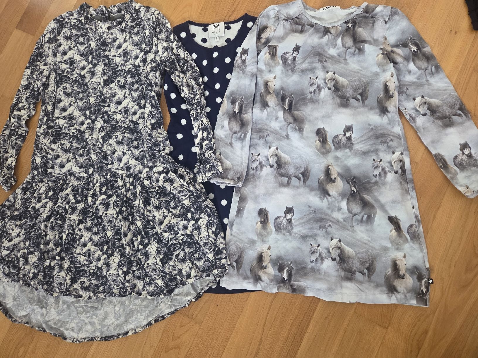 Lotti & Set di vestiti: Markenkleider Gr.140 – Usato da Sursee venduto da Ventiduese