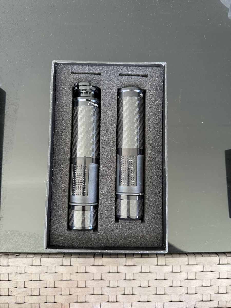 Tutti i ricambio per moto: Rizoma Griffe  (Carbon Optik) – Nuovo e nell'imballaggio originale da Aadorf venduto da dam_99kr