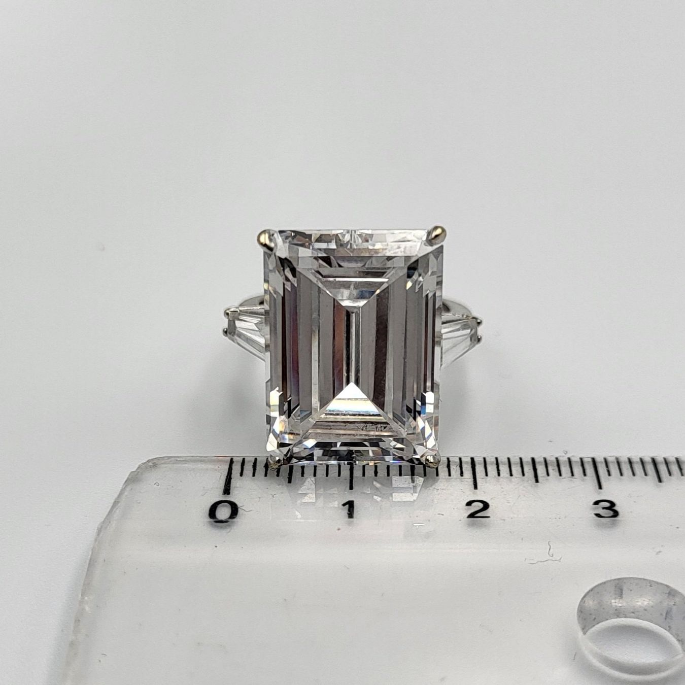 Ringe: Gold 585 Massiv Weiss Ring Mit Steine – Gebraucht aus Wald ZH von Aniade 1