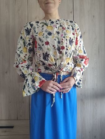 Blouse floral print tie front size S
