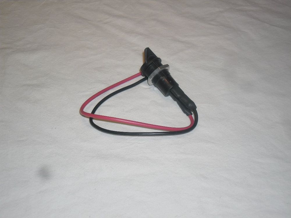 12 Volt / 12mm Steckdose zu einbauen Kaufen auf Ricardo