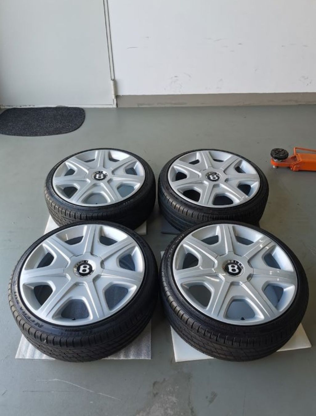 Bentley Cerchioni: bentley 19 5x120 Et61 – Nuovo (secondo la descrizione) da Dussnang venduto da Ricardoferreira92