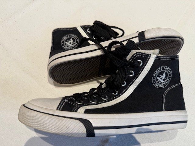 Scarpe da uomo: Coole schwarze High-Top Sneaker, Grösse 36 – Usato da Lenggenwil venduto da Reto888 2