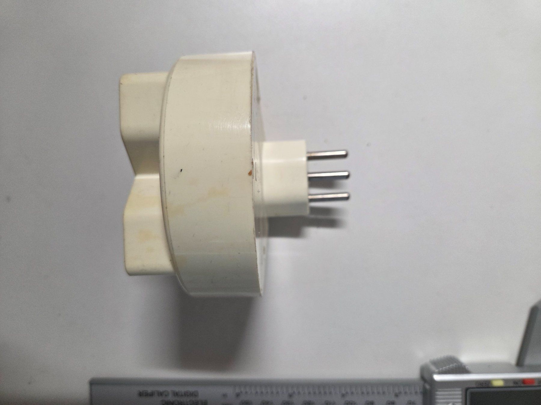 Stecker: Vierfachstecker 4xTyp13 4xT13 Mehrfachstecker 4 Fach – Gebraucht aus Zürich von eymen20 3