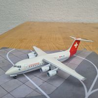 Flugzeug Modell Crossair HB-IXF bea 146 1:144 gebaut