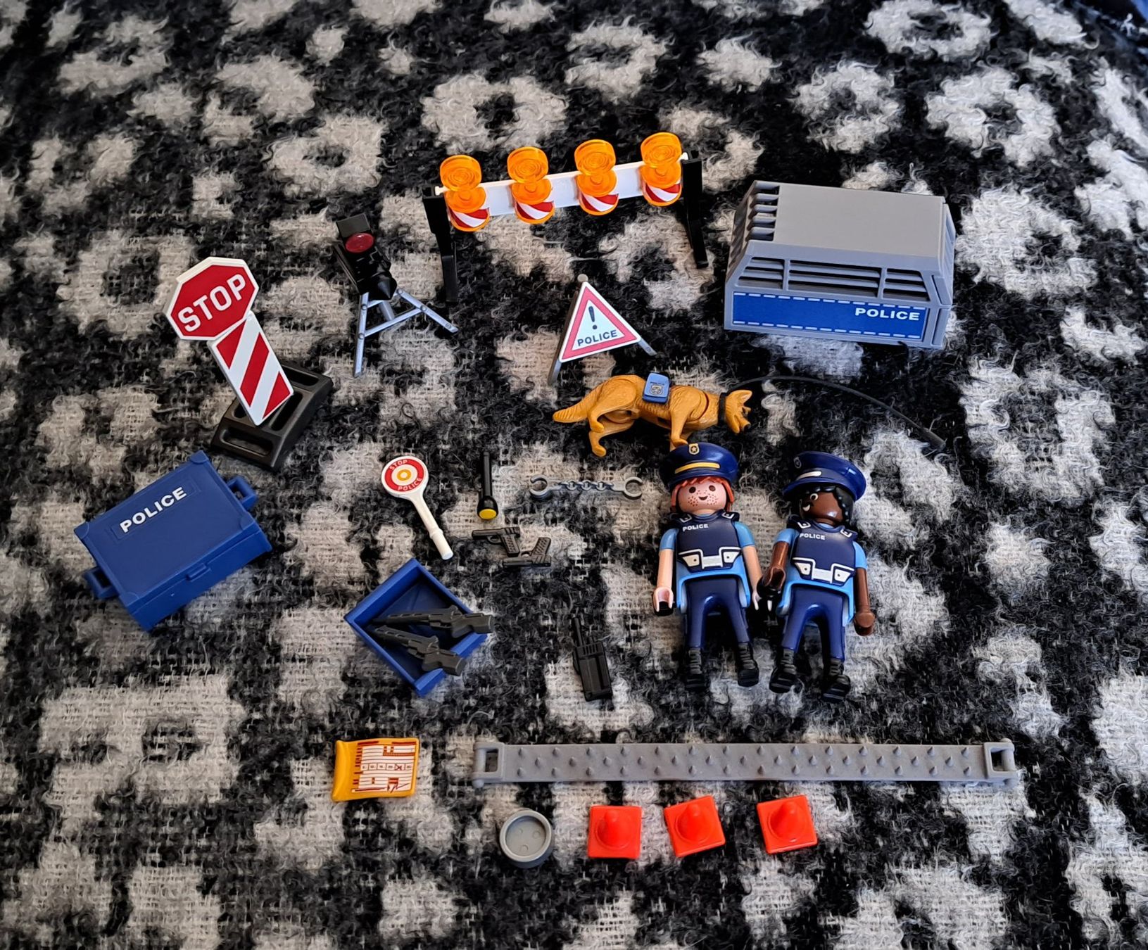 Statuette: Playmobil Polizei Strassensperre – Usato da Breitenbach venduto da Lucky0518
