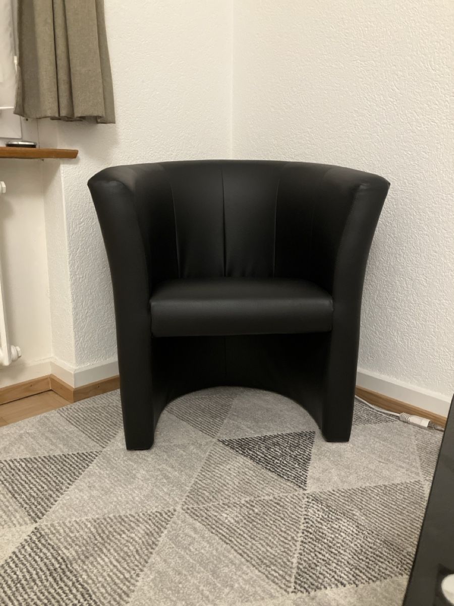 Poltrone: Kunstleder Sessel schwarz – Usato da Grenchen venduto da Karyptz