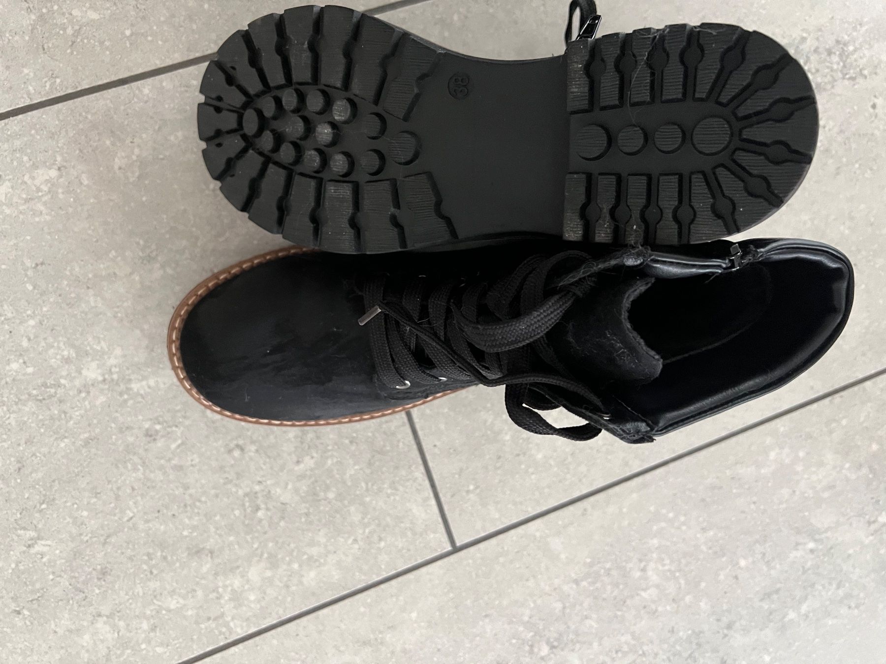 Scarpe da donna: Neue Stiefel Grösse 38 – Nuovo (secondo la descrizione) da Wohlen AG venduto da manchebo 1