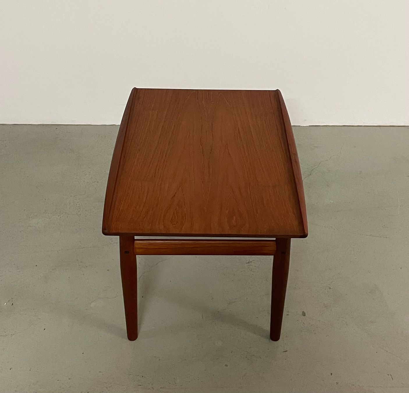 Tavoli: MidCentury Teak Sofatisch Grete Jalk 60s – Usato da Basel venduto da MidMod20C 1