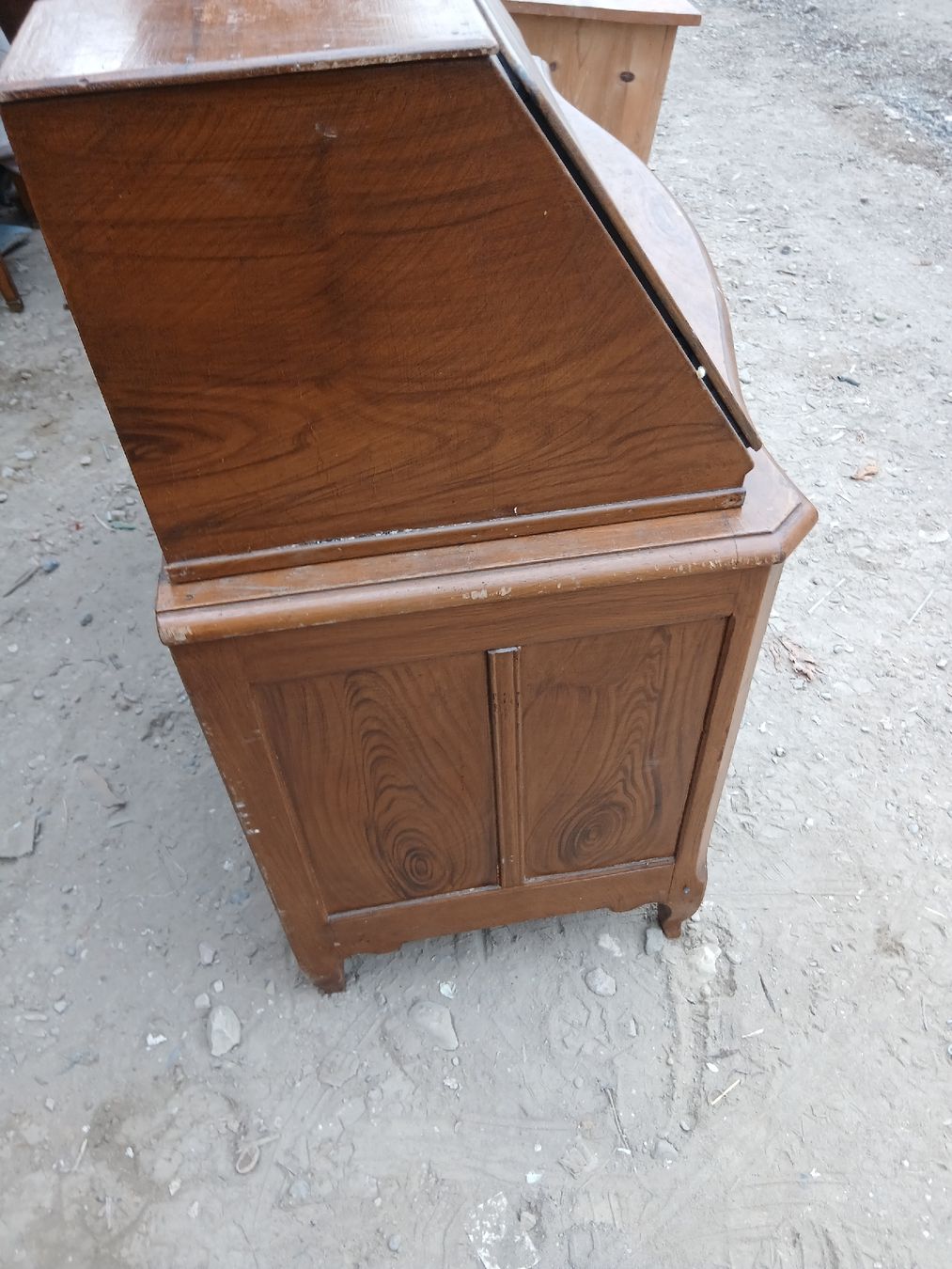 Schreibtische: BUREAU TRÈS ANCIEN DU XVII CYCLE – Gebraucht aus Neuchatel von NNeuchatel 7
