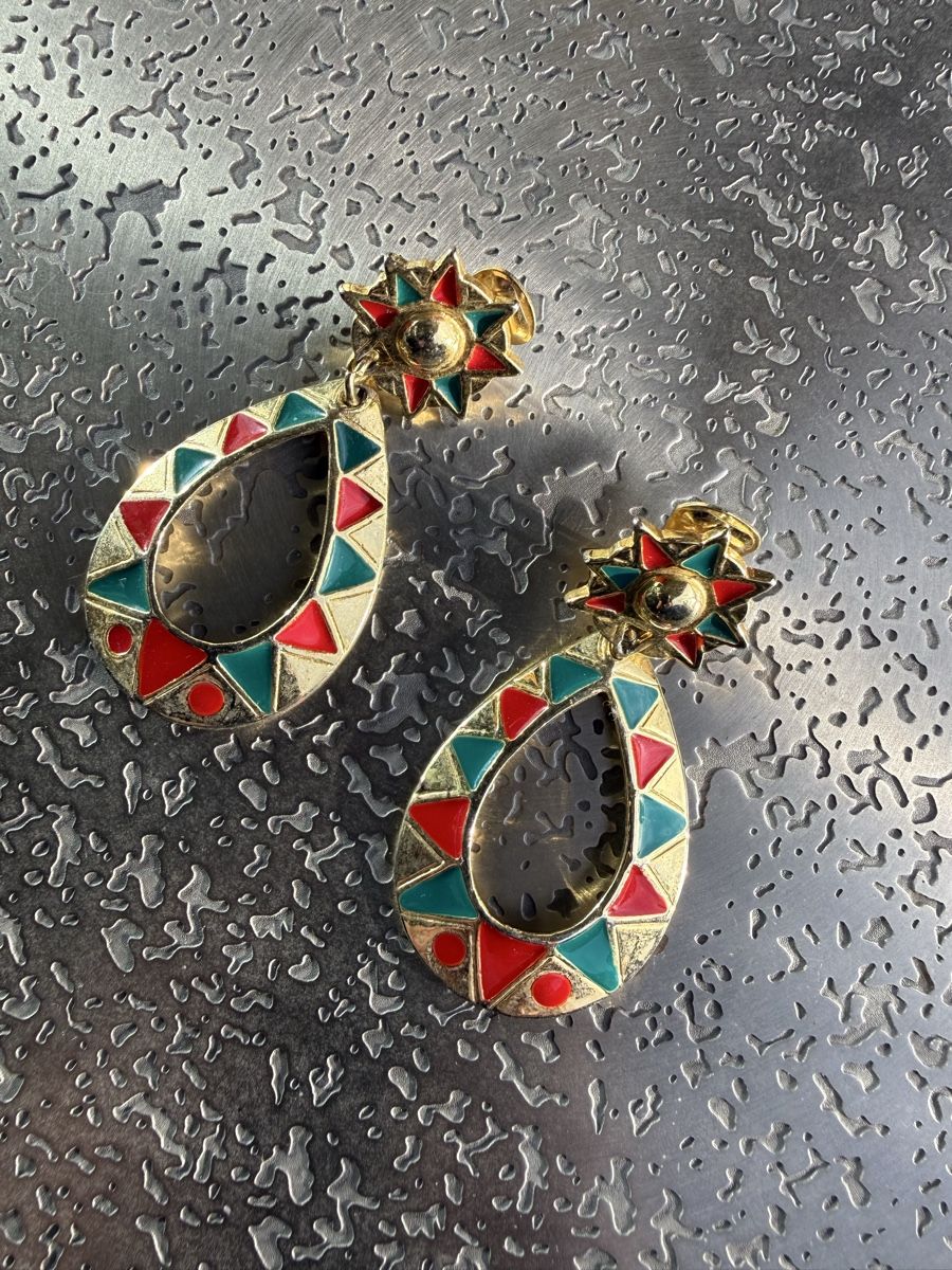 Ohrringe & -stecker: Vintage Ohrclips, Ohrringe Tropfenform, Goldoptik, Top! – Gebraucht aus Richterswil von Solemare47Nicole