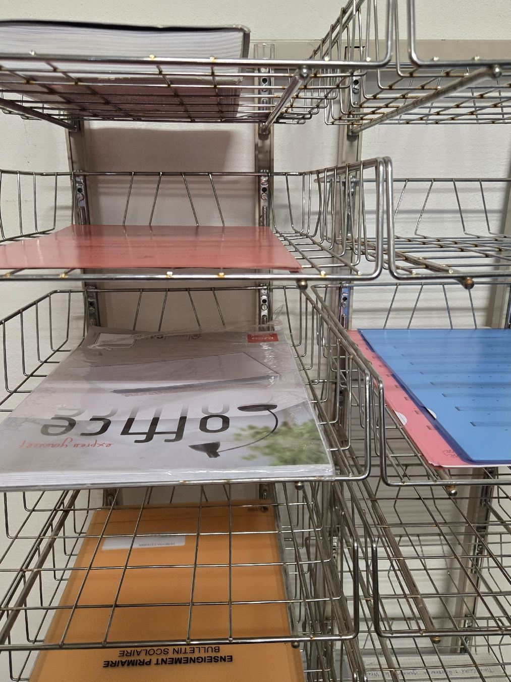 Altro in Decorazioni & Accessori: Présentoir métallique à documents 16 tablettes bon état – Usato da Genève venduto da xso_dm5n 5