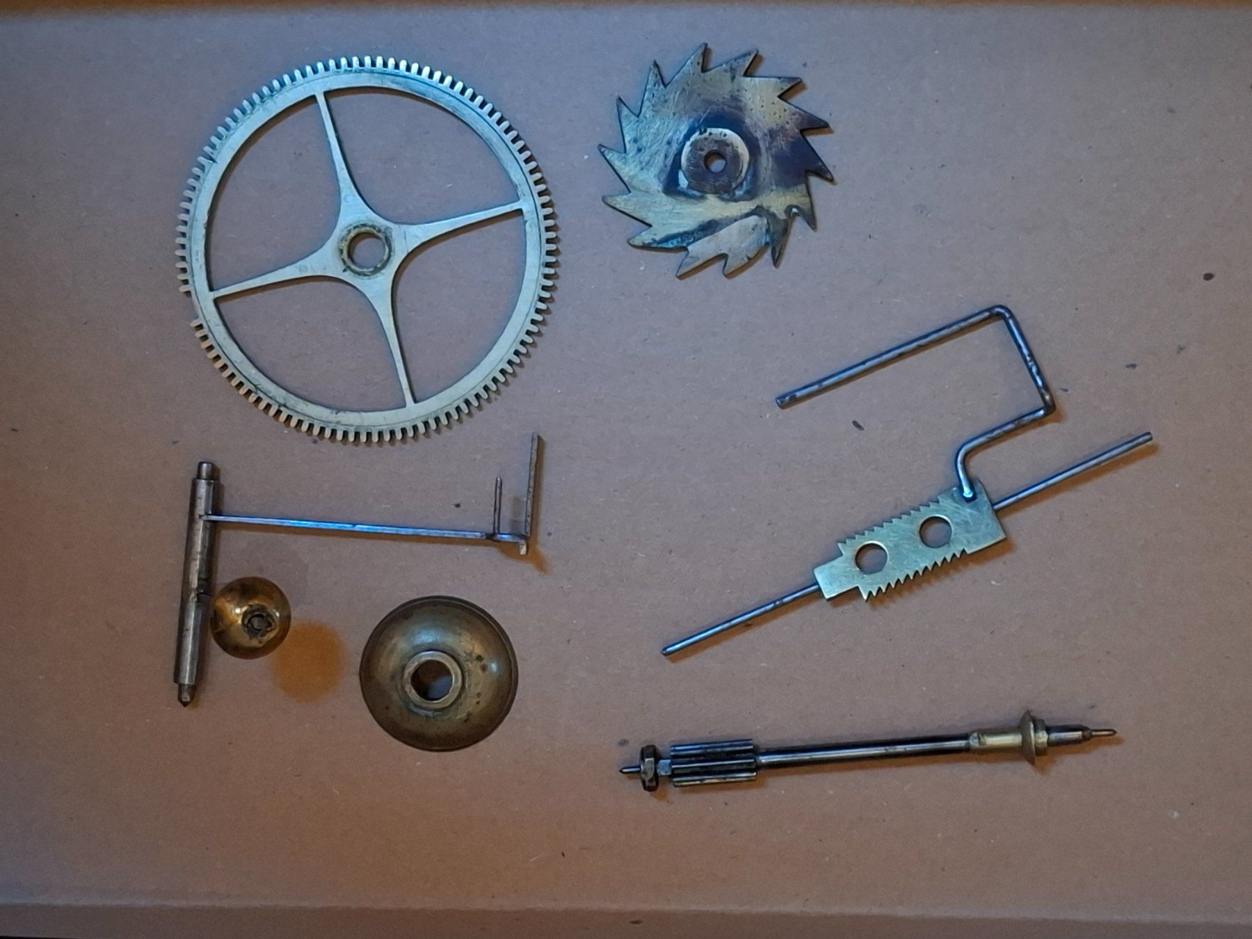 Orologi da terra & Orologi da parete: Ensemble de pièces pour horloge Comtoise – Usato da Marsens venduto da jogocade