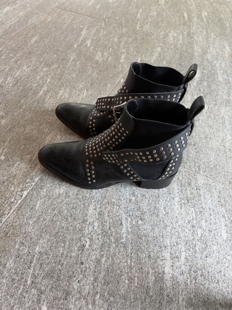 Chaussures femmes: Stivaletti borchiati - 38  – D'occasion à Davesco-Soragno par Chichijango 1