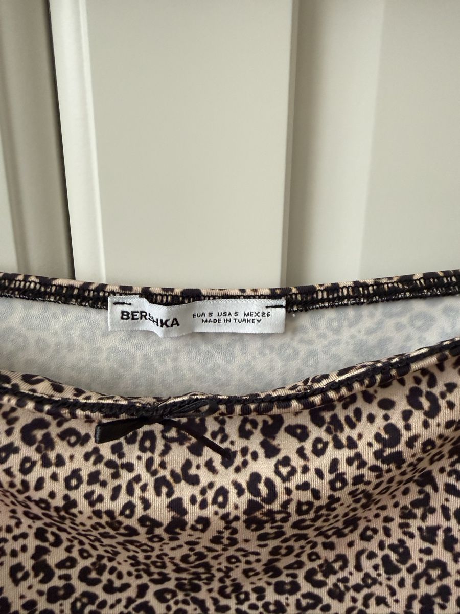 Bershka Top: Bershka Top Leo Print Grösse S – Nuovo (secondo la descrizione) da Giswil venduto da Ody2 2