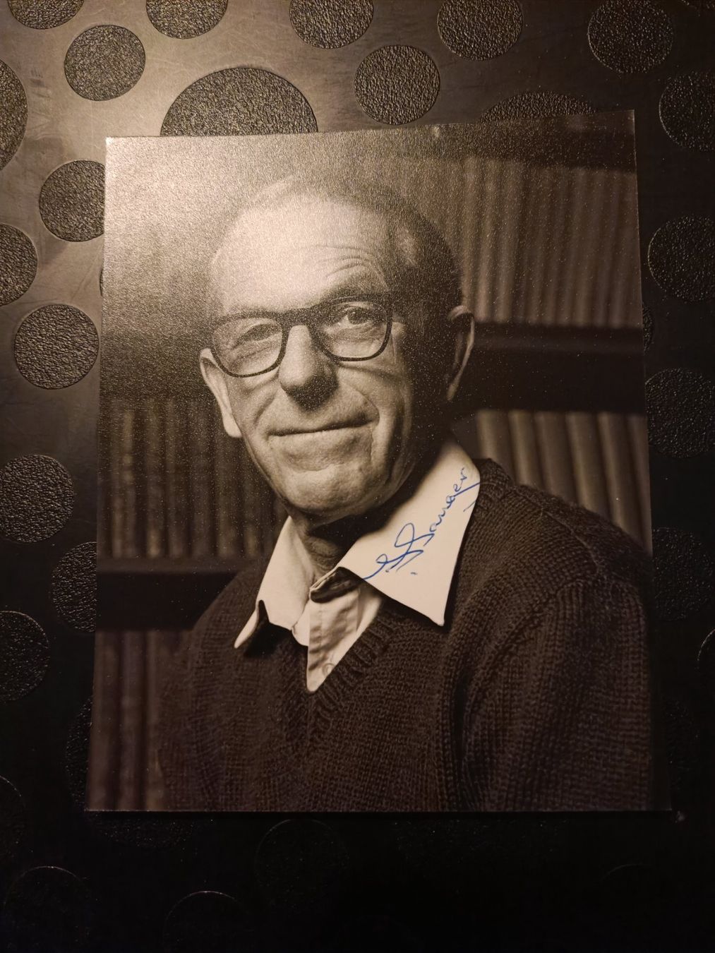 Autografi: Frederick Sanger - Nobelpreis - † 2013 – Usato da Menziken venduto da Artographs