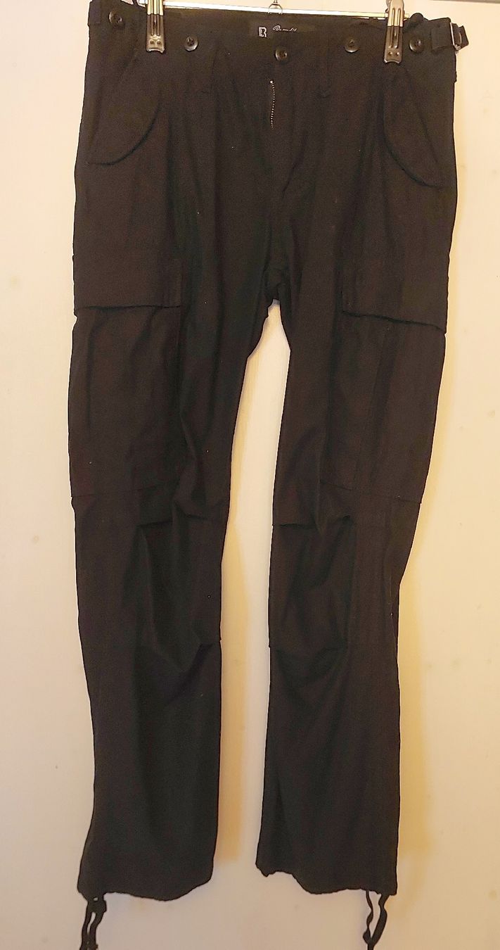 Pantalons: Cargo Hose – D'occasion à Brunnen par CHOUCHOU. 1