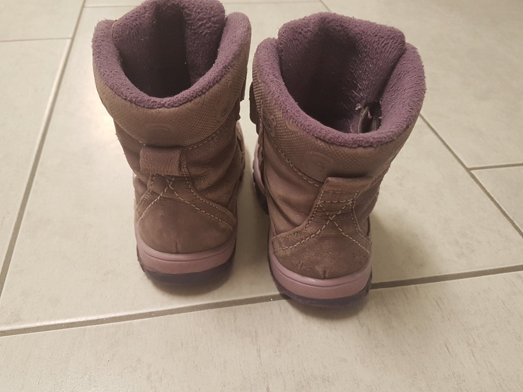 Scarpe per ragazze: 4er-Set: Mädchen-Schuhe und Socken Grösse 23 mit Extra – Usato da Lachen SZ venduto da allesweg78 6
