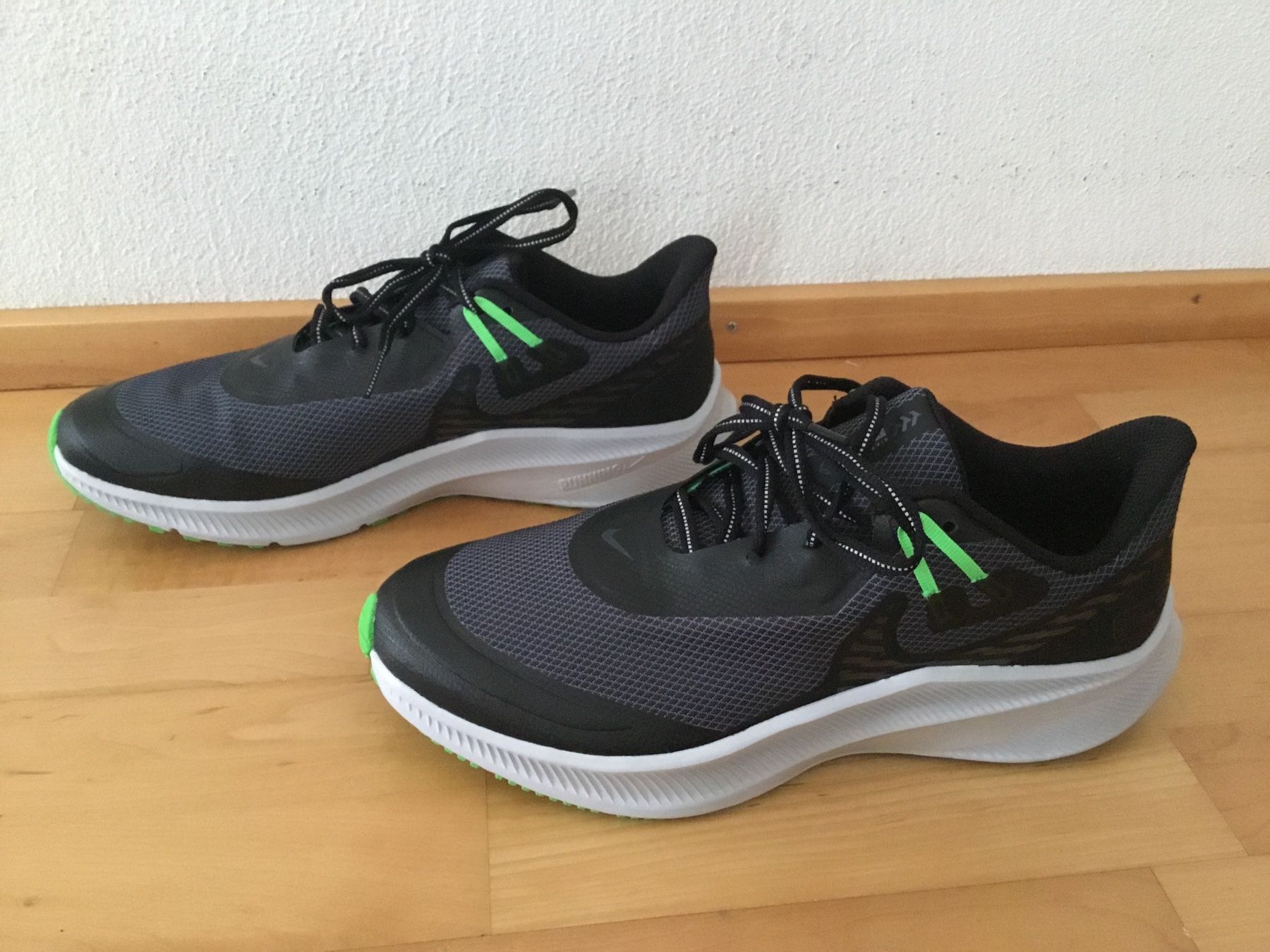Nike Scarpe da uomo: Nike Running - Jogging Schuhe, Men, Gr. 44, neu – Nuovo e nell'imballaggio originale da Chur venduto da Jacky17 1