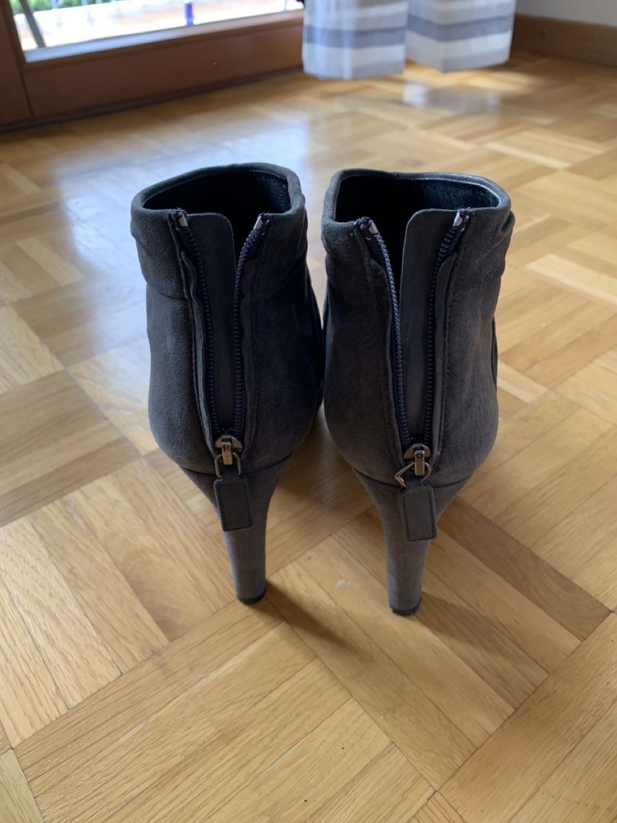 Prada Chaussures femmes: PRADA women’s boots size 39.5 – D'occasion à La Croix de Rozon par chr_f5wy 2