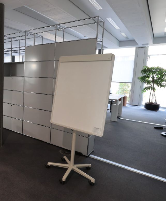 Wandtafeln: Flipchart mobil mit Sternfuss, Weiss – Gebraucht aus Affoltern am Albis von Zapro