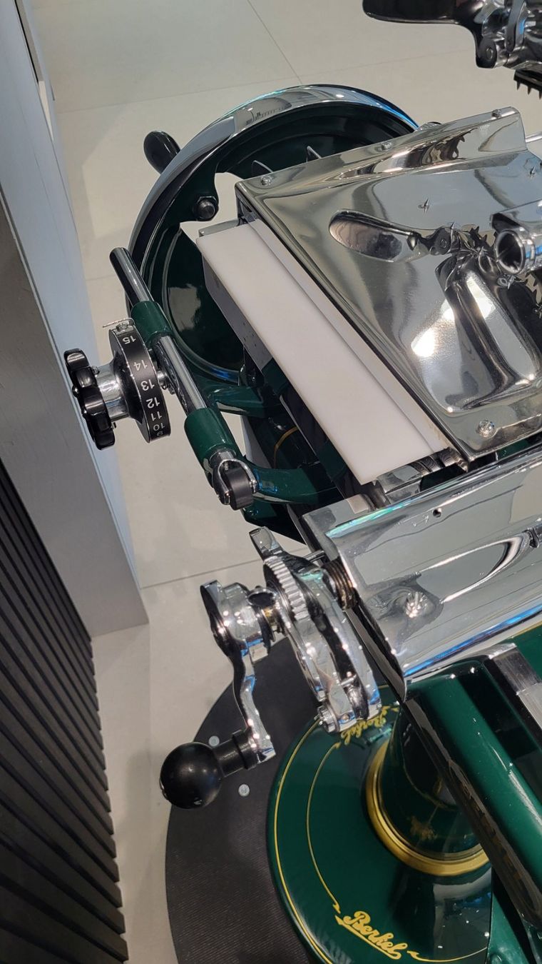 Berkel Elettrodomestici da cucina: original restaurierte Berkel Model 8 grün – Usato da Zürich venduto da Autocity 5