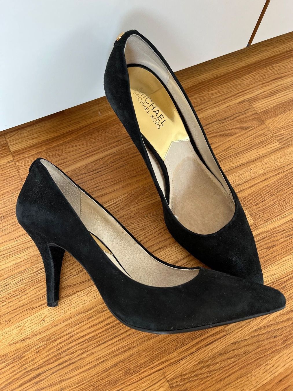 Michael Kors Scarpe da donna: MICHAEL KORS Pumps Wildleder schwarz, Gr. 38.5 – Usato da Küsnacht ZH venduto da madrilena77 1