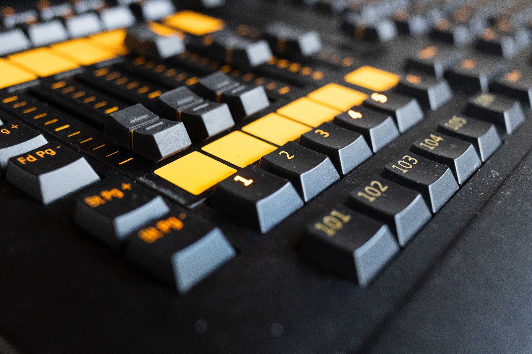 Console di mixaggio: Grand MA 2 onPC command wing inkl. Touchscreen, MA Lightning – Usato da Stettfurt venduto da 2442 3