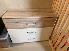 Gut erhaltene Kommode mit 3 Schubladen, Holz und Weiss