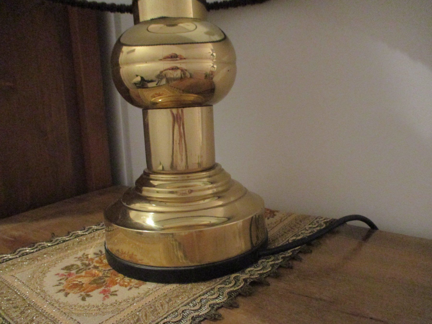 Lampade: Tischlampe mit plissierter Lampenschirm – Usato da Dietikon venduto da mad_7fpf 4