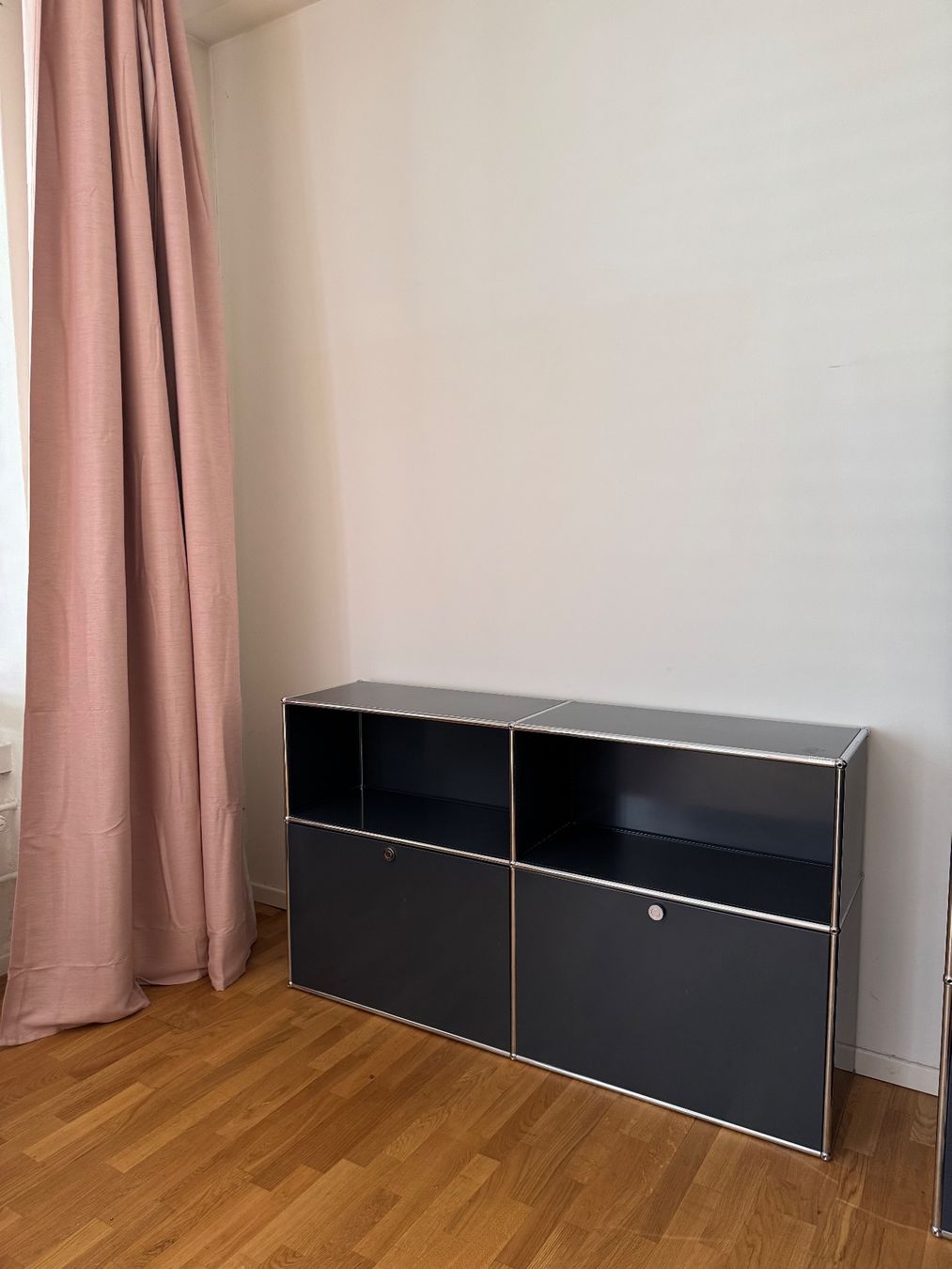 USM Scaffali: Usm Sideboard Antrazit Lieferung Gratis – Usato da Thun venduto da Thuno6