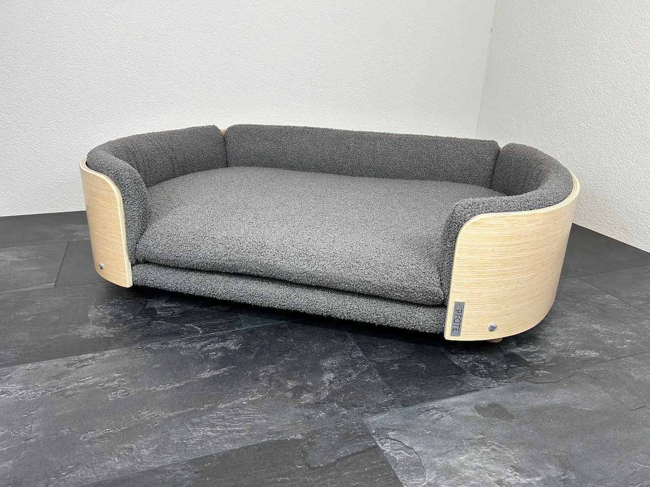 Cucce & Letti: PFOTE® Hundesofa aus Sperrholz – Nuovo e nell'imballaggio originale da Sirnach venduto da XELOonlineGmbH