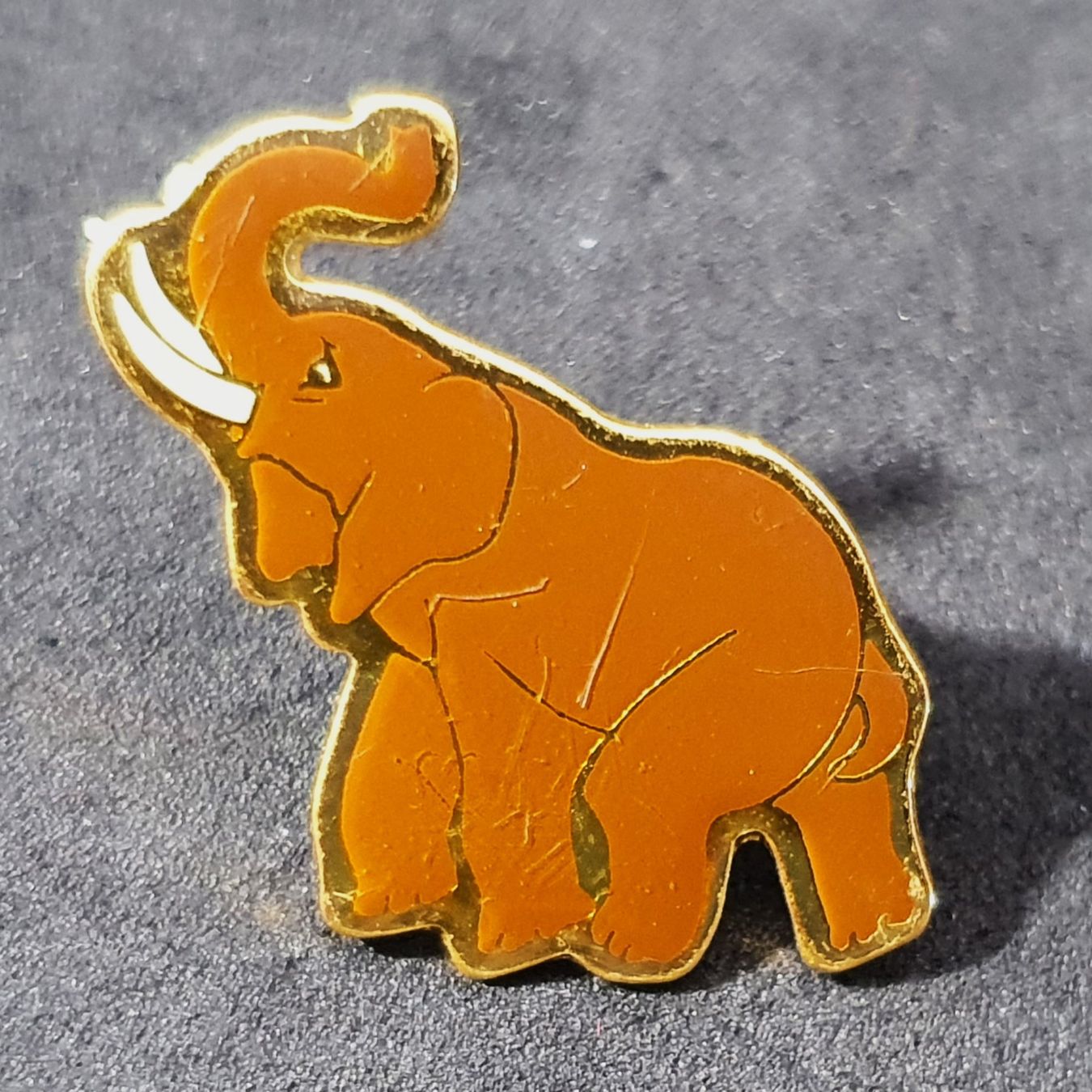 Placchette & Badge: Y865 - Pin Elefant – Usato da Reinach BL venduto da Boston-Verkauf 1