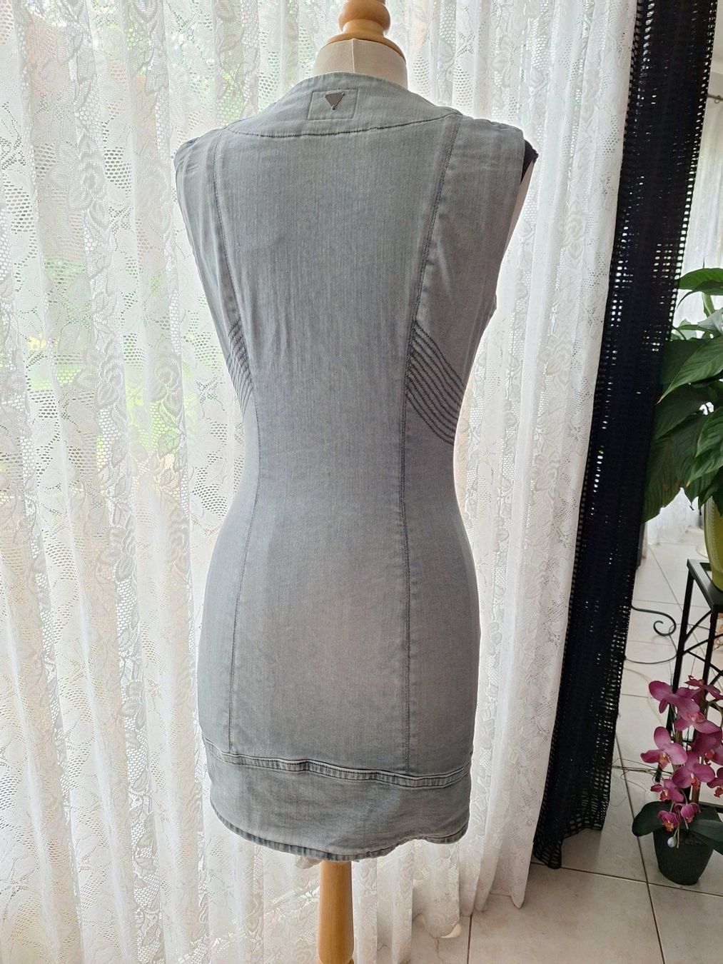 Guess Vestiti: Robe Guess Los Angeles M – Nuovo (secondo la descrizione) da St-Triphon venduto da Jldr0 1