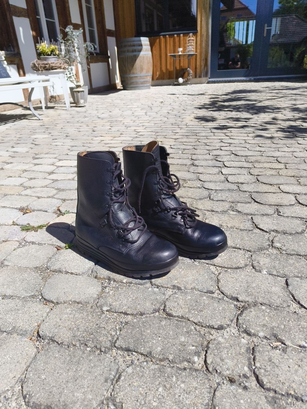Schweizer Armee Herrenschuhe: Kampfstiefel 90 gr 43. – Gebraucht aus Worben von Noah_Zweifel