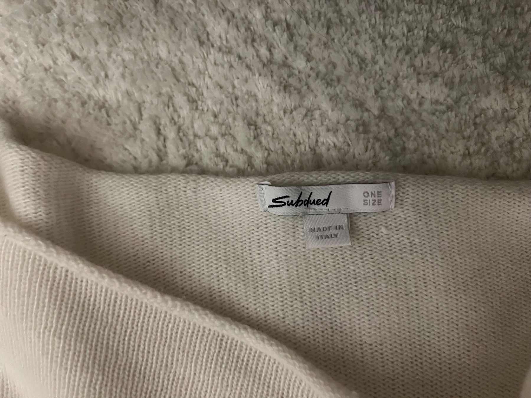 Maglioni & Felpe: Subdued Pullover, Off-Shoulder, Wollweiss, One Size – Usato da Zürich venduto da sala_3 2