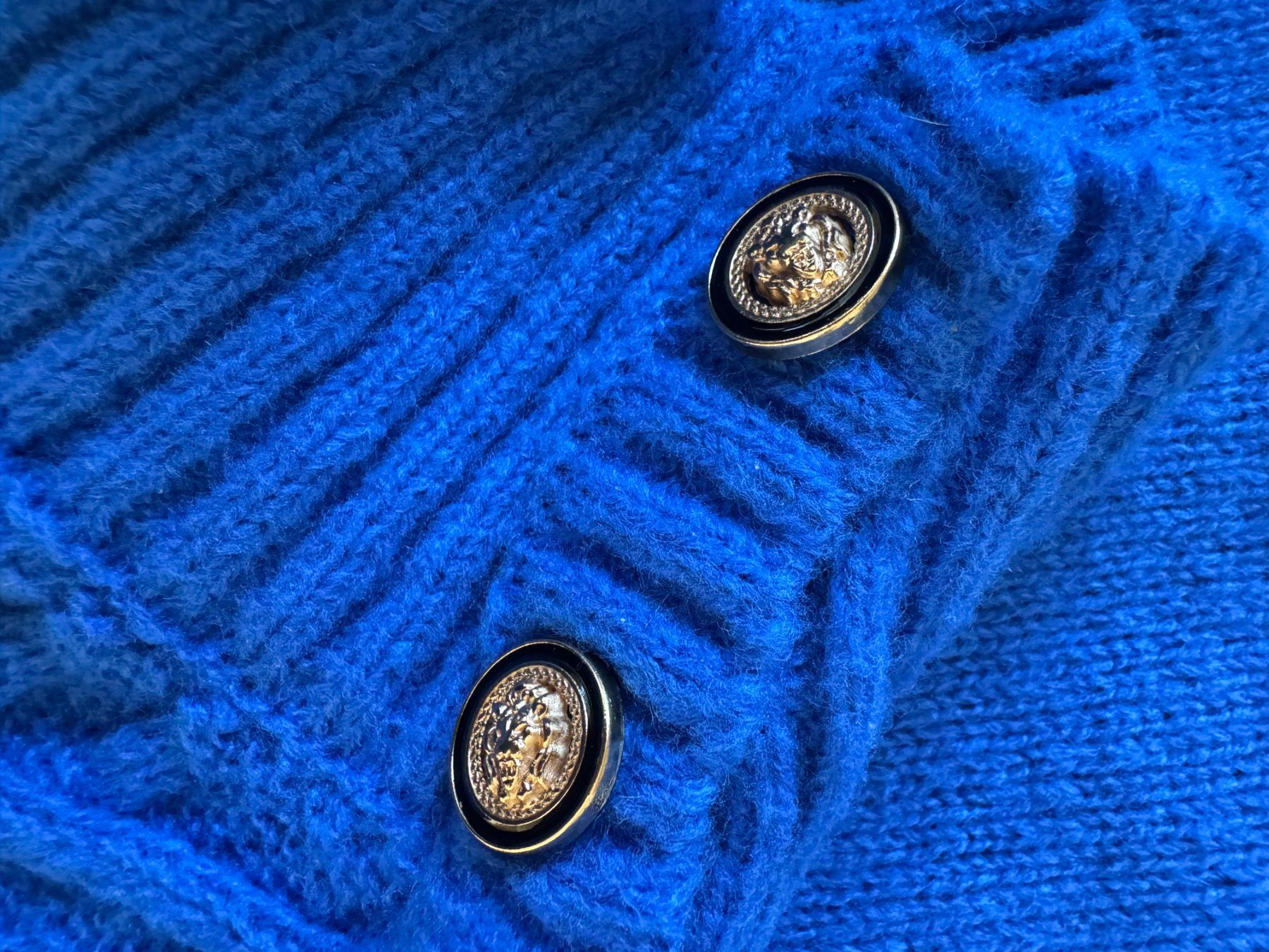 Pullover & Sweatshirts: Royalblauer Pullover – Gebraucht aus Zug von tischlerin 2