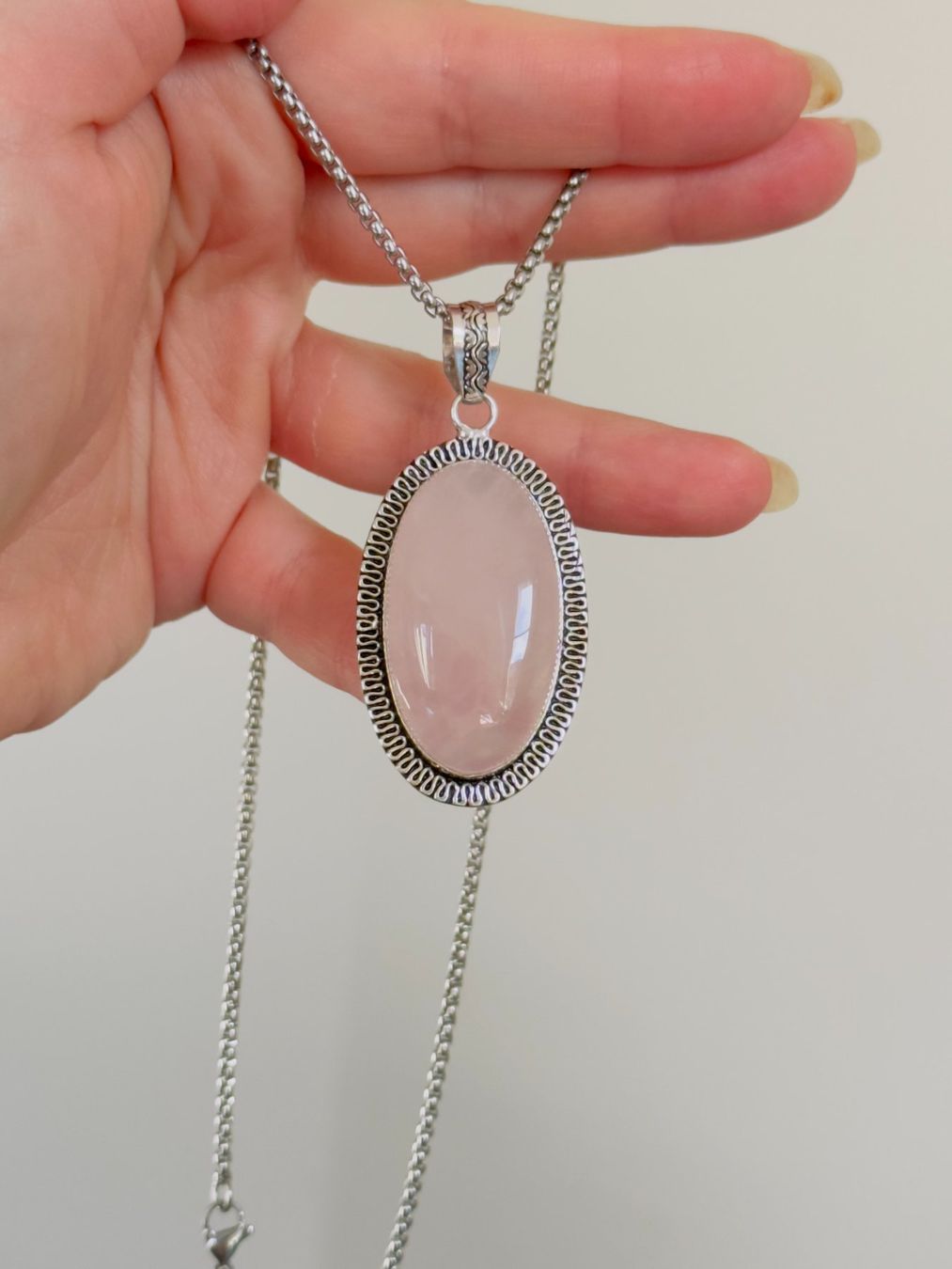 Ketten: Rose Quartz Gemstone Ethnic Handmade necklace – Neu und originalverpackt aus Genève von AGBERG 1