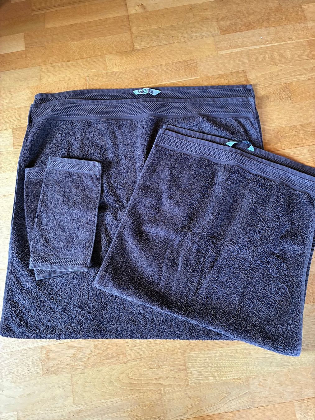 Serviettes de bain: Frotteewäsche, dunkelbraun – D'occasion à Rüegsauschachen par ivatug