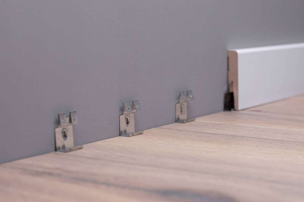 Articoli in legno: Sockelleiste schwarz 8cm – Nuovo e nell'imballaggio originale da Meilen venduto da Schurik 2