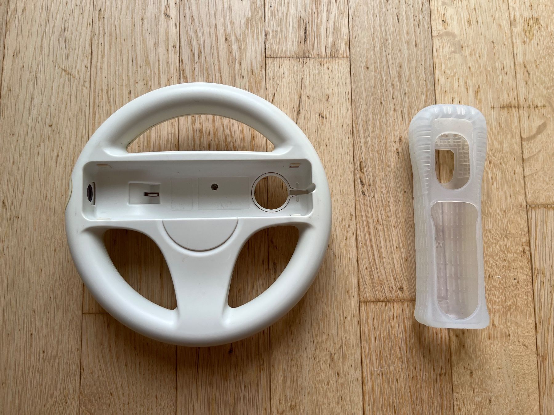 Nintendo Controller: Wii Lenkrad und Schutzhülle – Usato da Basel venduto da Laserjay