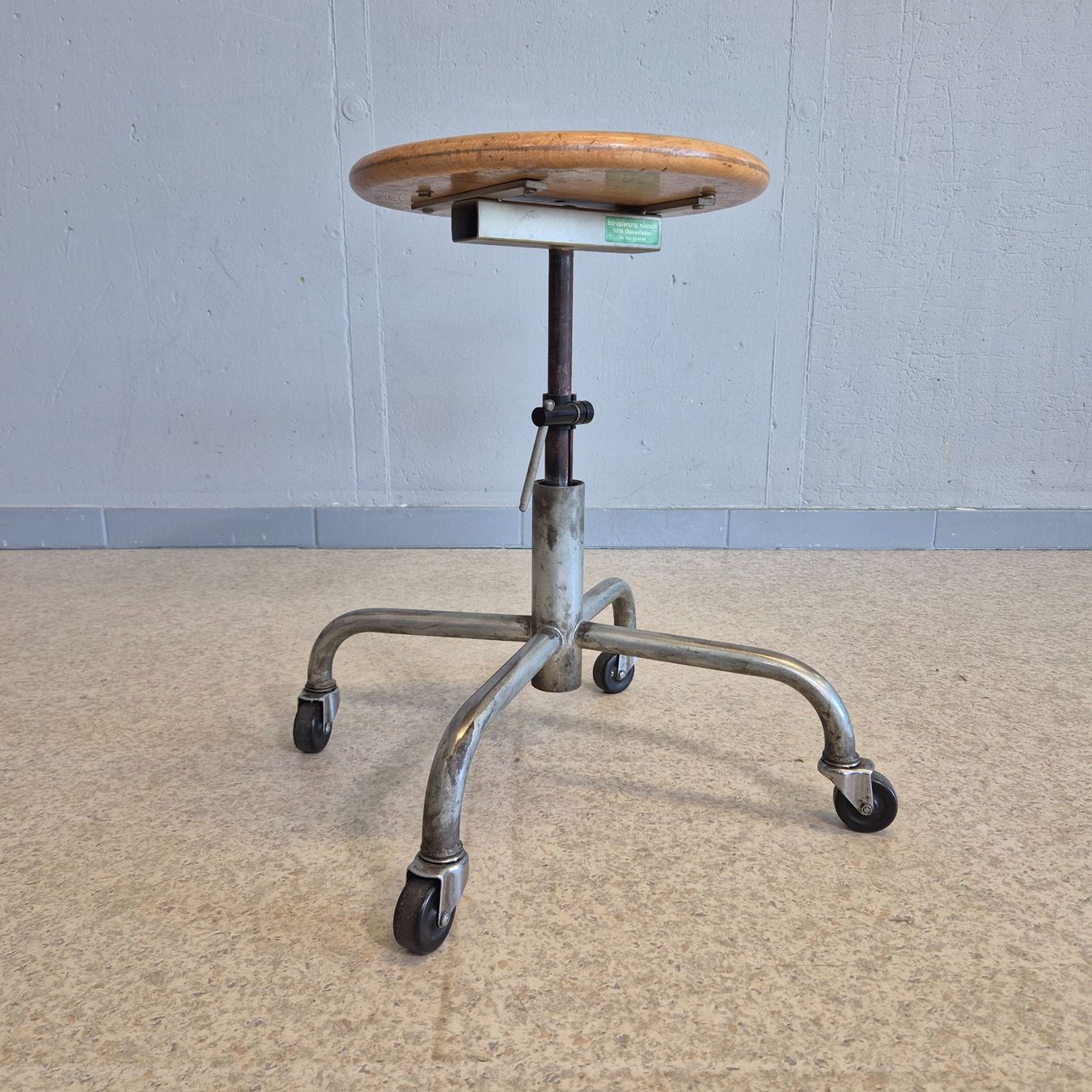 Sgabelli: Vintage Rollhocker Werkstatthocker Hocker Stool – Usato da Nottwil venduto da Wondewa-Shop 7