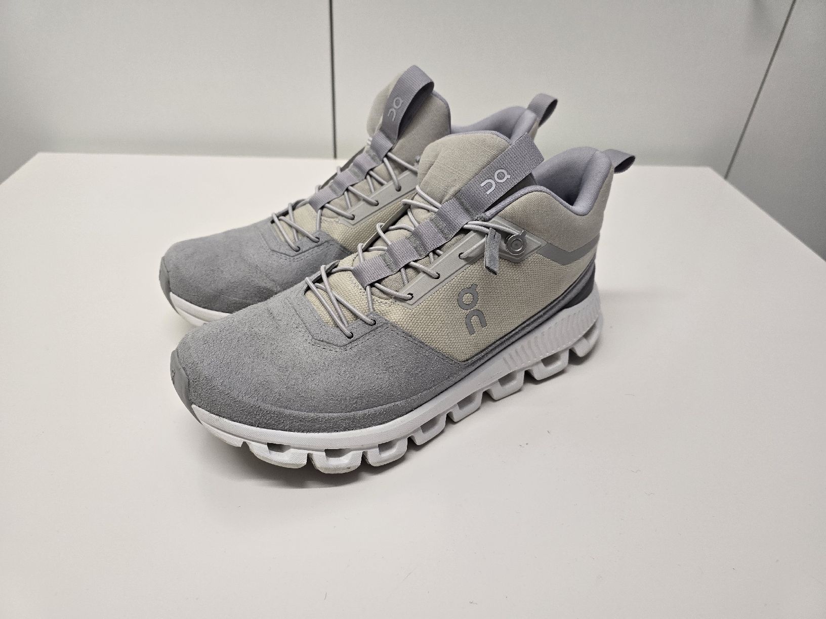 On Chaussures femmes: Damen Cloud Hi Gr.41 – D'occasion à St. Gallen par CAPYCORP