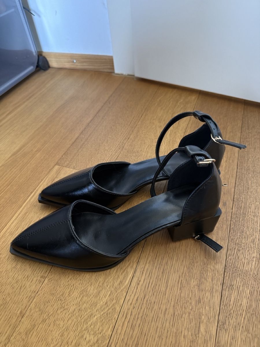 Scarpe da donna: Low heel design leather sandals 38 – Nuovo (secondo la descrizione) da Hausen AG venduto da nik_9sg2 2