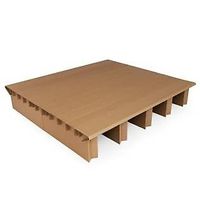 Kartonbett // Lit en carton // Cardboard Bed